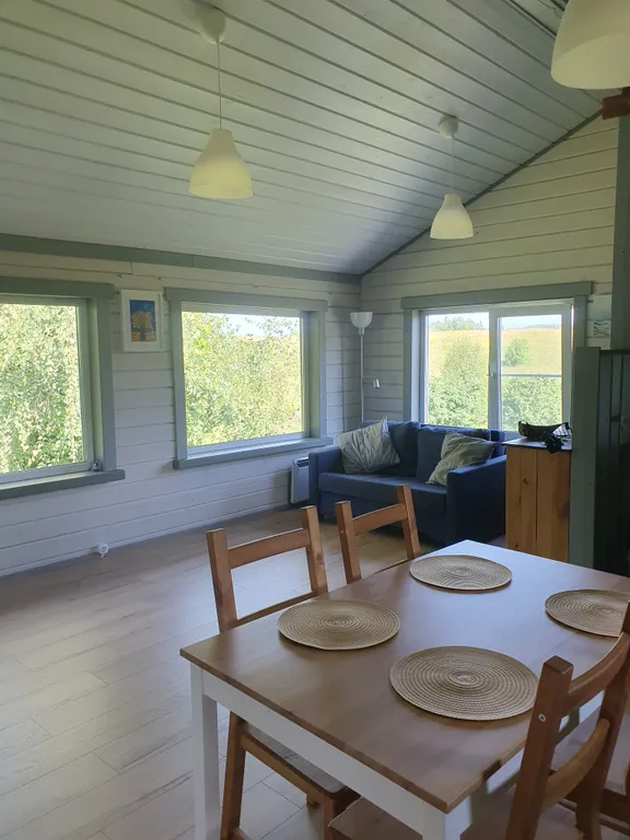 Уютный дом на краю города