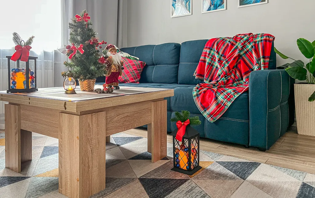 Дом сапфир с бассейном в центре