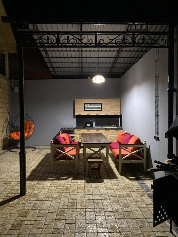 В центре престижного курортного посёлка Хазар