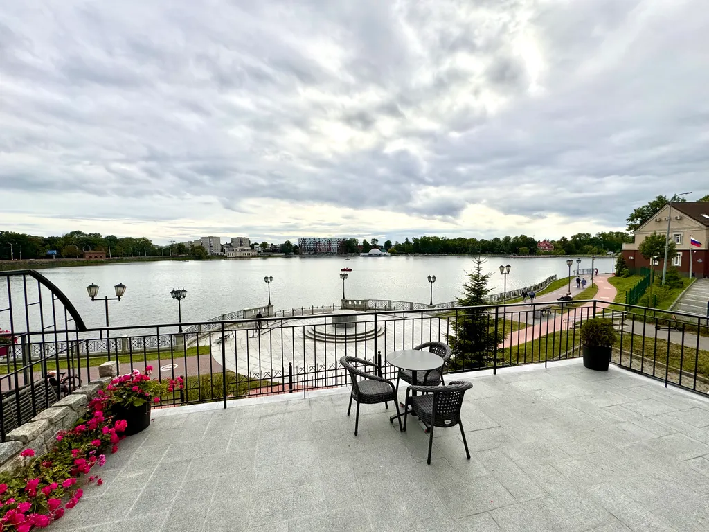 Квартира с открытой террасой и видом на озеро