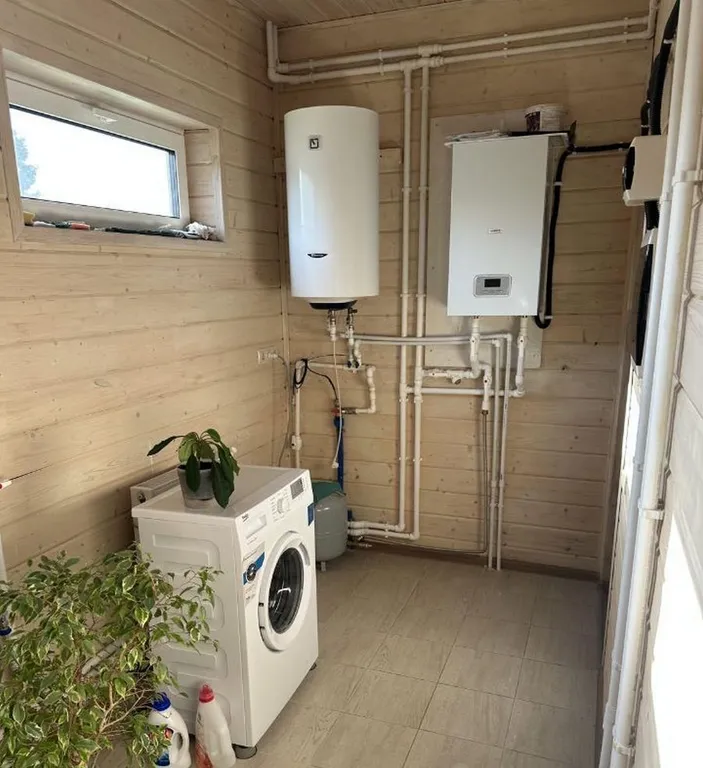 Дом и баня в окружении сказочного леса