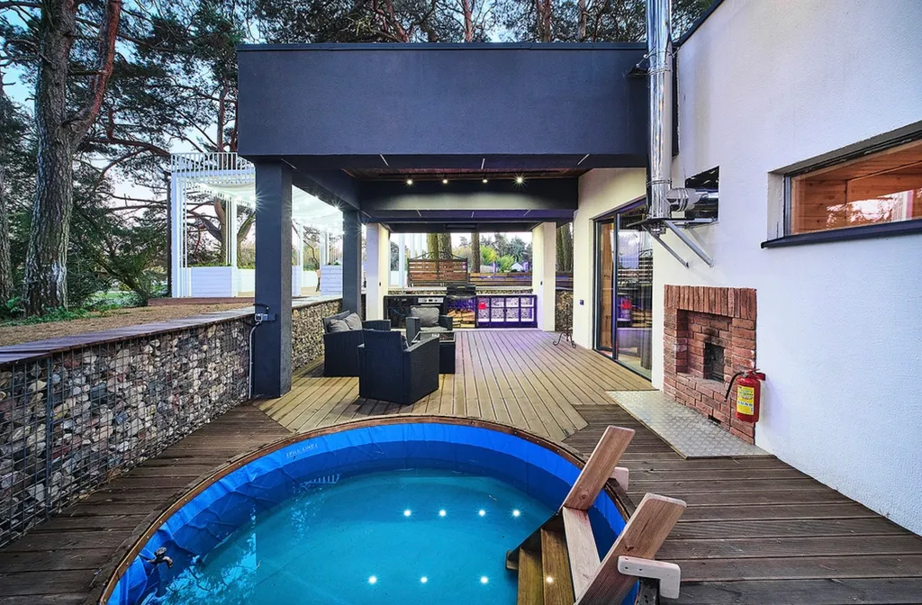 Усадьба и русская баня с холодной купелью Котра