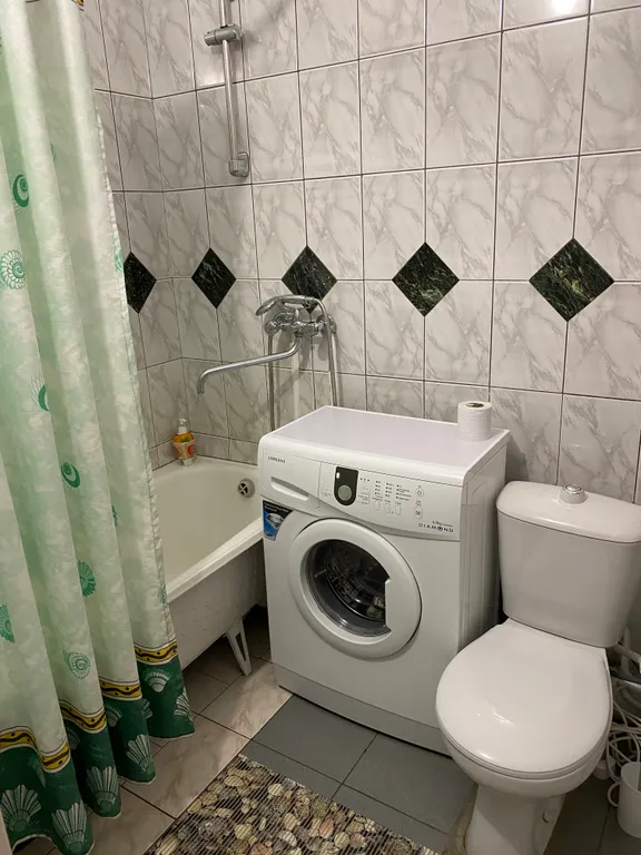 Уютная квартира в центре города, 1 минута до кафе с бизнес-ланчами