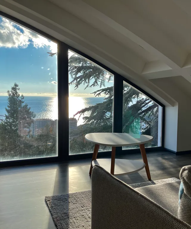 Двухуровневые апартаменты с видом на море и Ай Петри