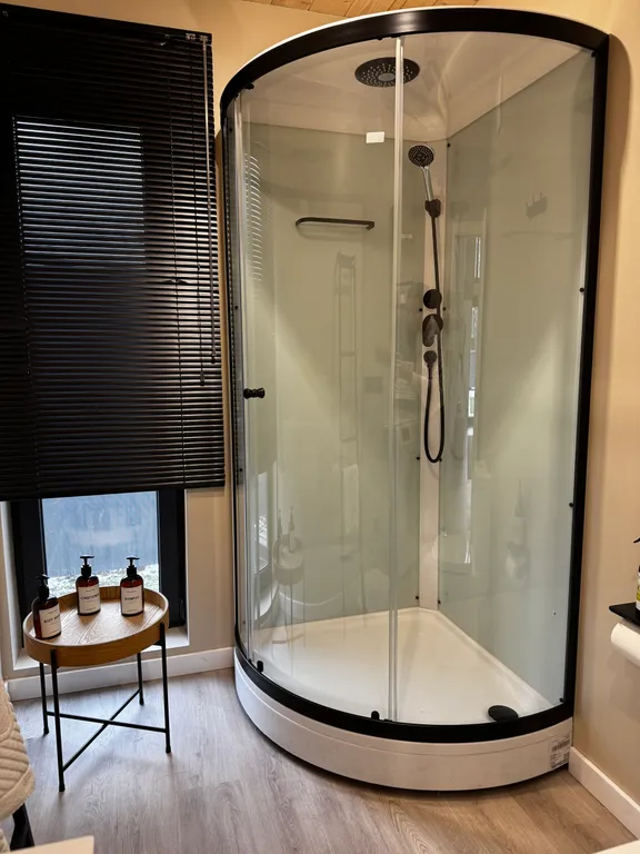 Коттедж Современный дом с баней у водохранилища — Лопотово