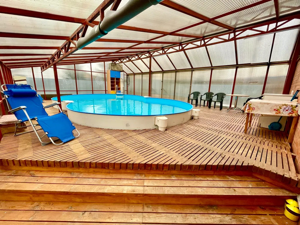 Коттедж Уютный дом с большим подогреваемым бассейном, баней и банным чаном — аренда посуточно в Рыбное