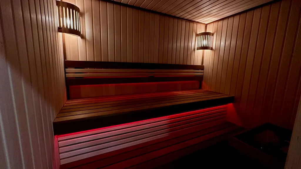 Коттедж с сауной и бассейном