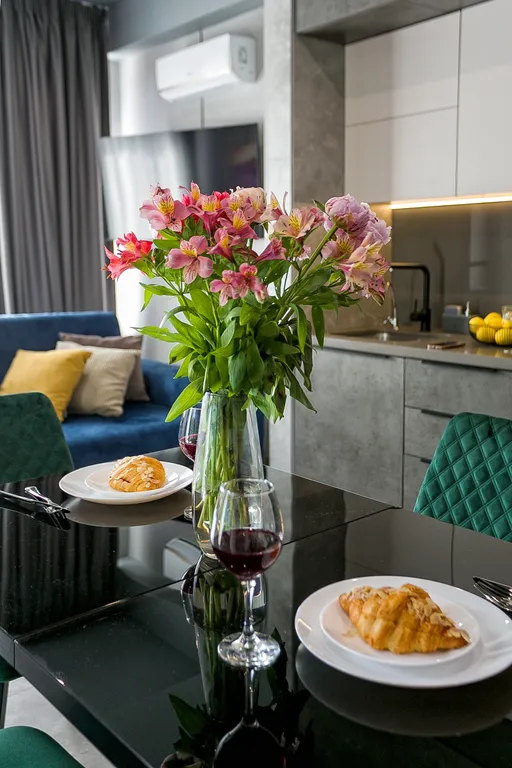 Лимонный апартамент с видом на лес