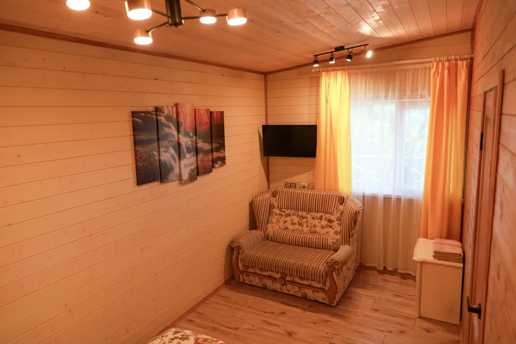 Коттедж Уютный современный дом в горах, крытая терраса с панорамой гор и озера — Соколиное