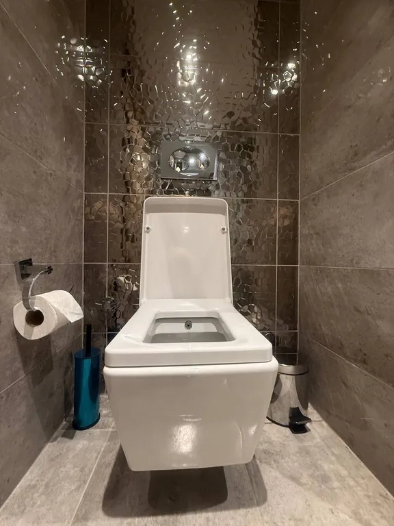 Studio apt with pool and gym near metrobus station