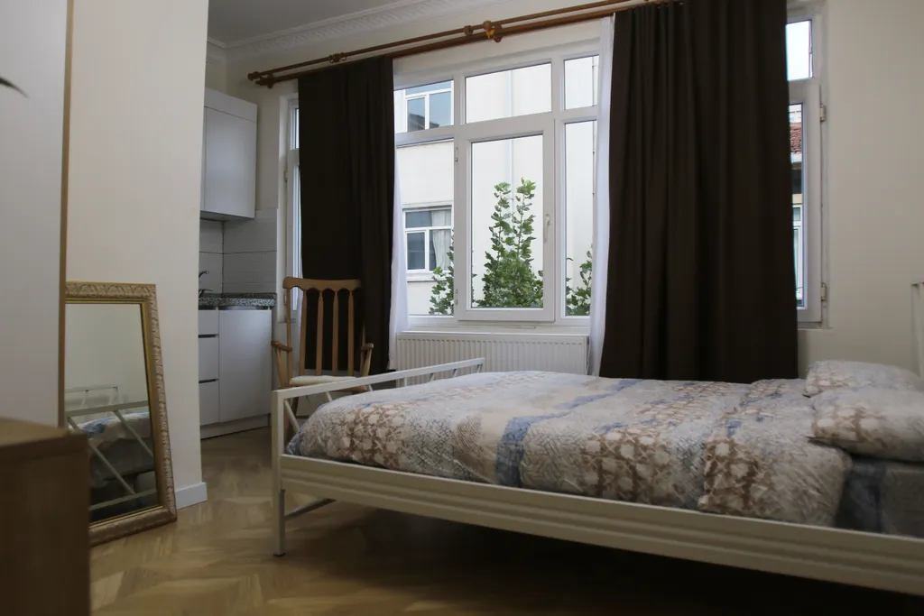 Beautiful 2br and 2toilet balcony apt 8 min by metro