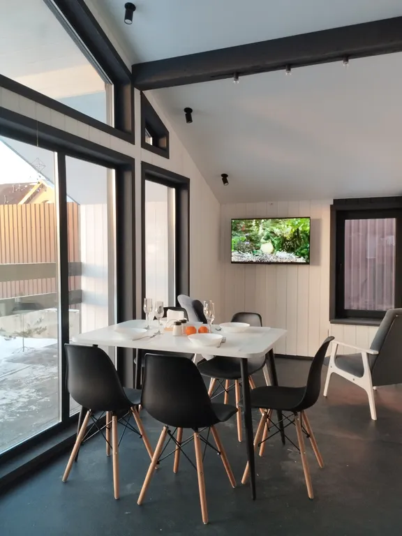 Уютный дом на две семьи в коттеджном поселке