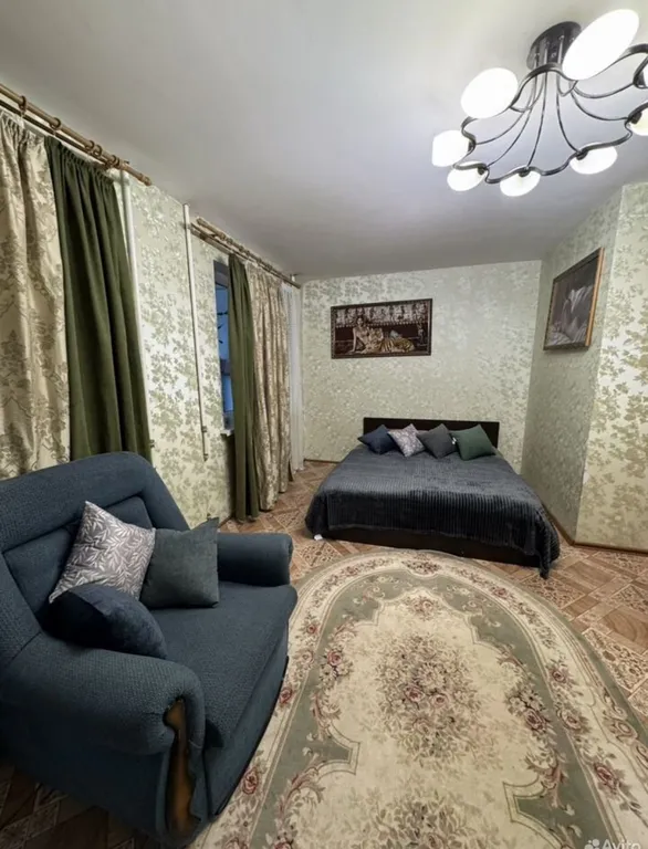 В тихом дворике с утепленной лоджией