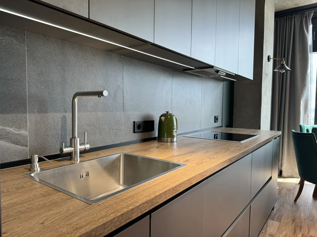 Дизайн-студия с видом на город