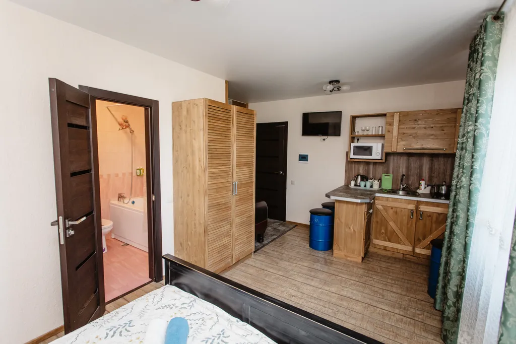 Студия # 2  в новом доме, с закрытой парковкой, беседкой и мангалом