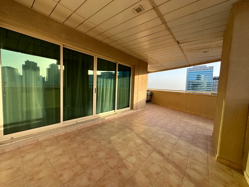 Апартамент с 2 спальнями и прекрасным видом на Марину