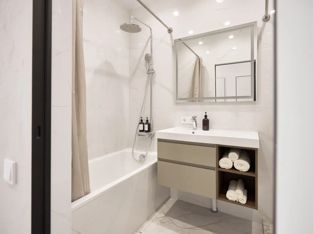 Современная, новая квартира с видом на горы