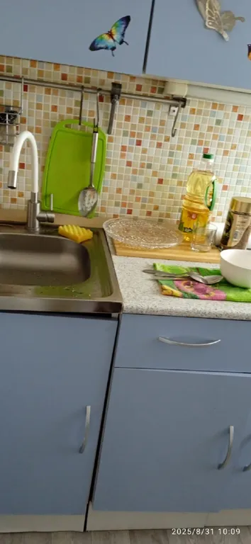 Очень хорошая комната небольшая, тем не менее всем можно пользоваться