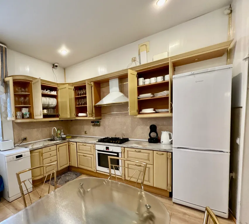 Дом с бассейном