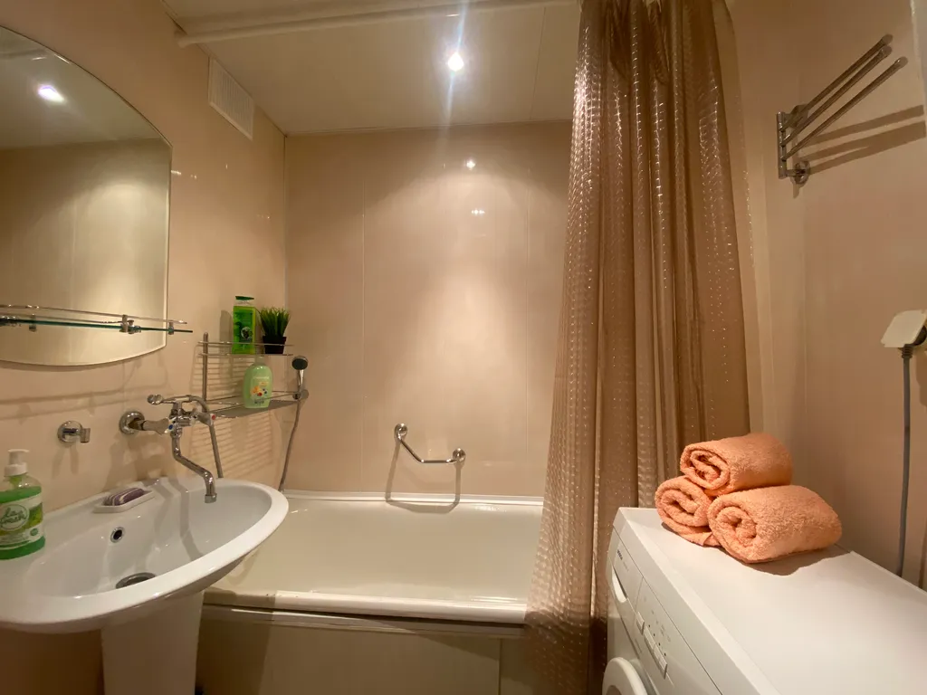 А из нашего окна, речка дивная видна