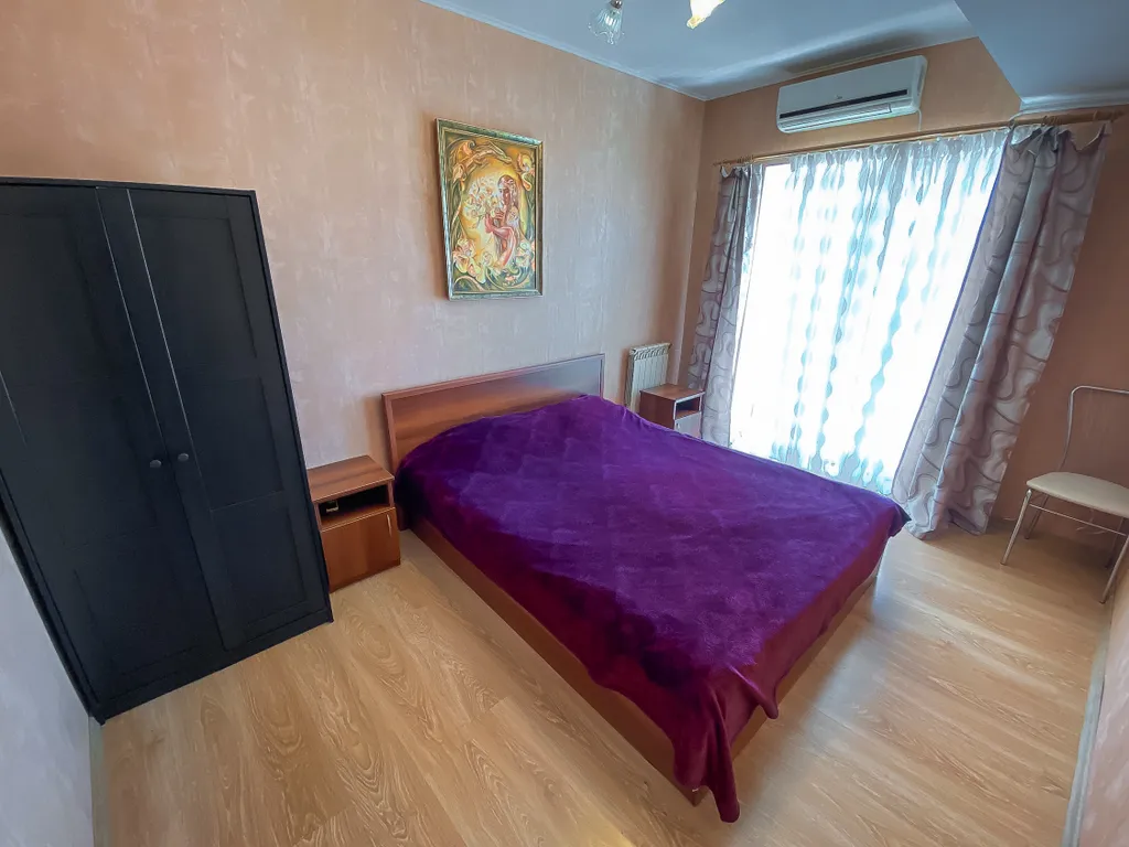 Частный дом с видом на море возле Ялты