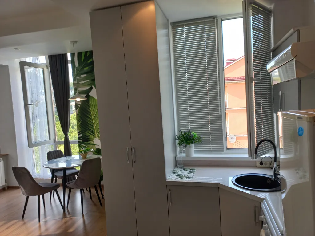 Квартира Квартира Стильная студия с панорамными окнами в пол у моря на Светлане — Сочи