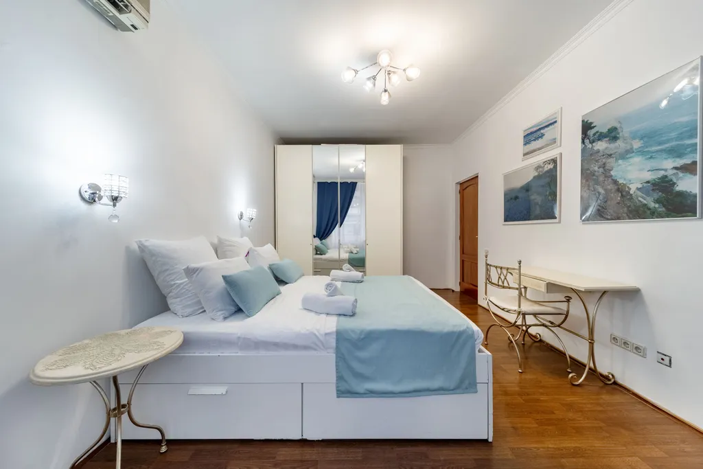 Квартира 3-комнатная квартира с видом на ночную Москву — Москва