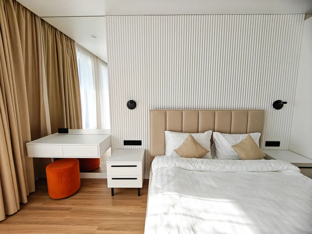 Апартаменты категории люкс 3-х комнатный на первой береговой линии