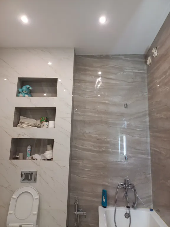 Резиденция в деревне в окружении леса