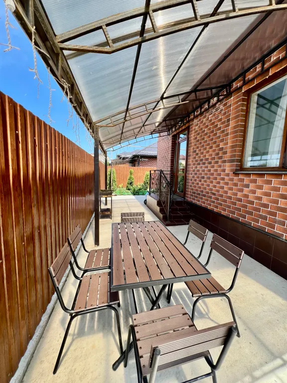 Двухэтажный коттедж с собственной территорией