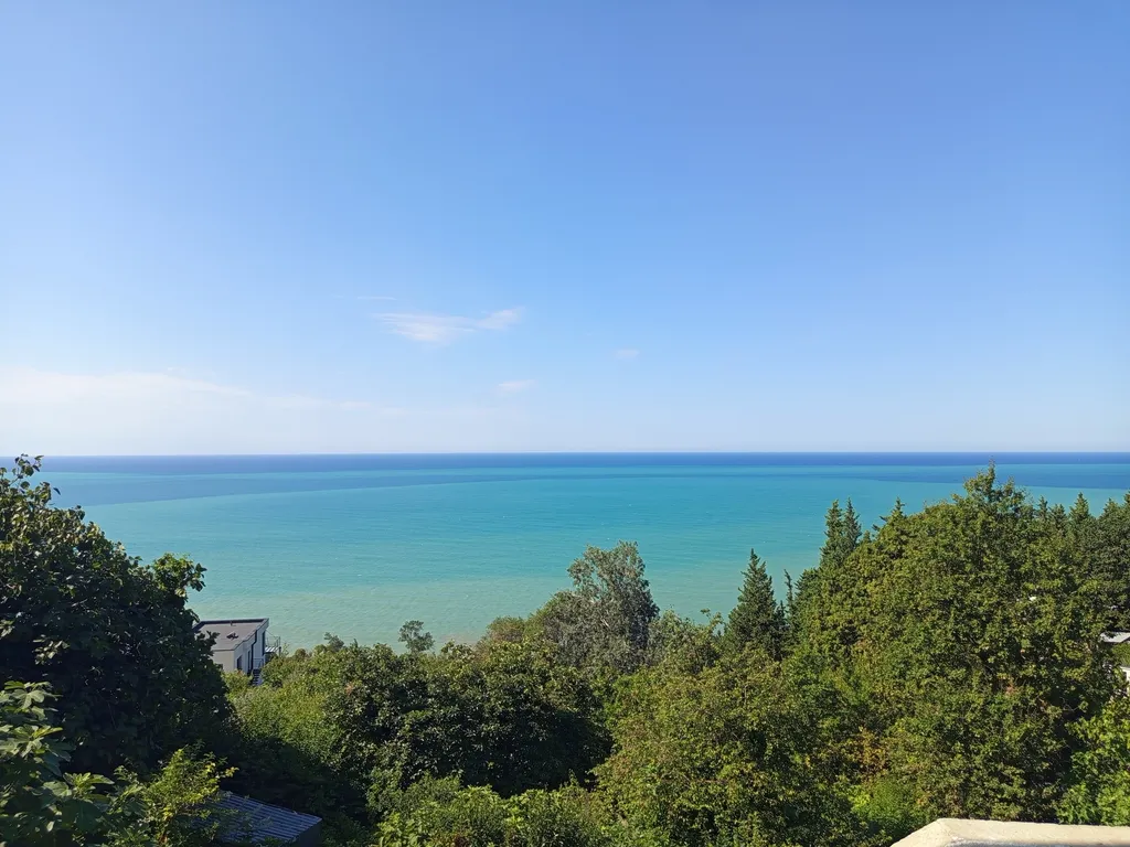 Комната с атмосферным видом море