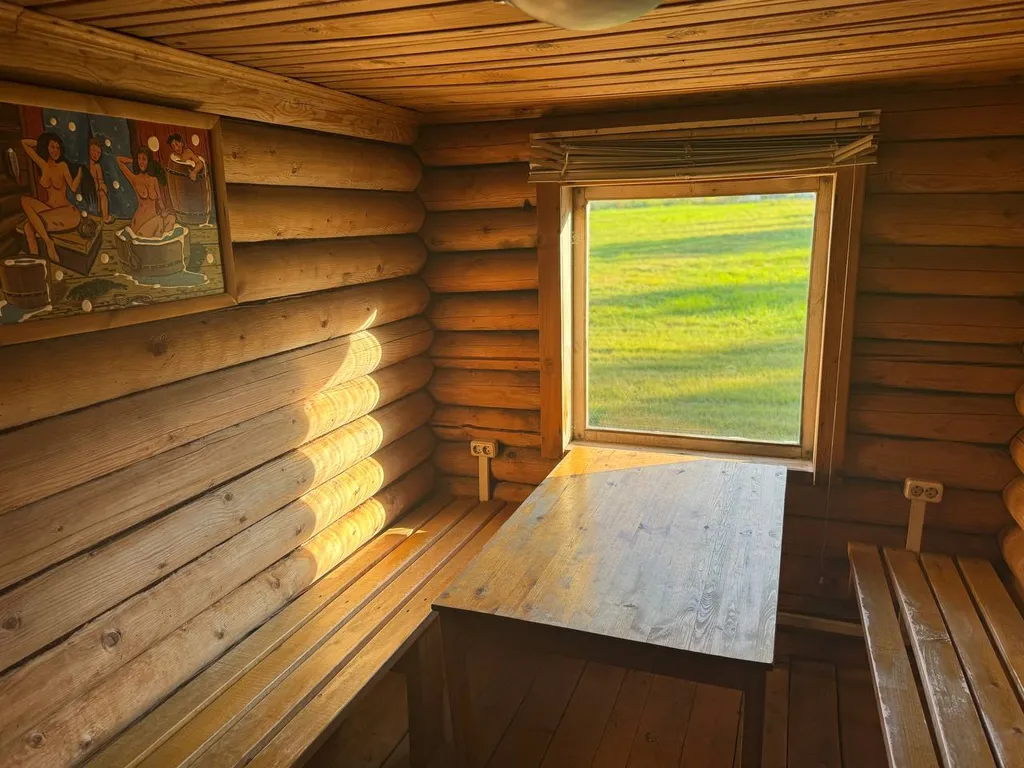 Дом из сруба у воды