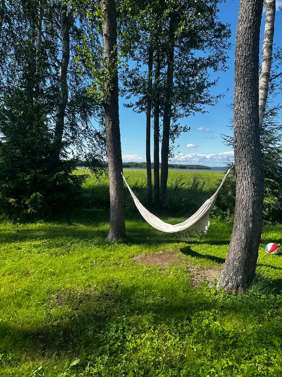 таунхаус на берегу озера с панорамными окнами, сауной и зоной барбекю