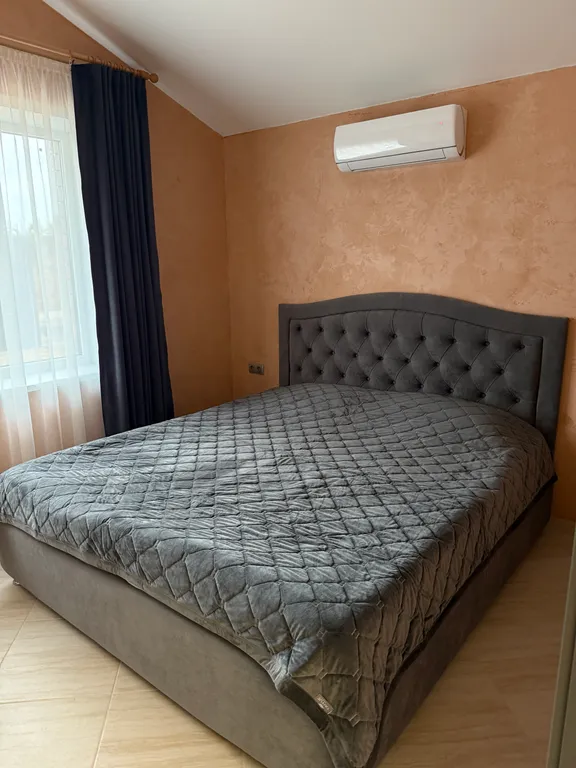 Дом на берегу реки с банным чаном