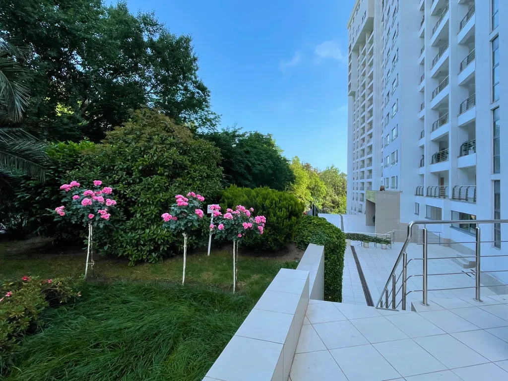 Апартамент с видом на море в жилом комплексе с бассейном