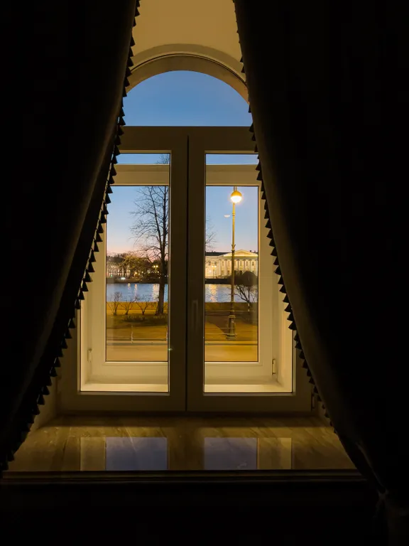 Квартира с видом на Неву