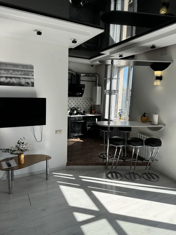 Красивая трёхкомнатная квартира в центре с видом на площадь