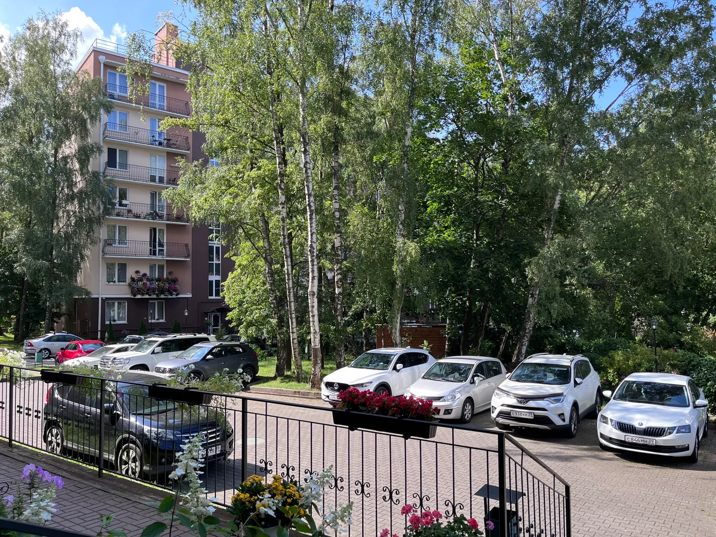 Парковка в закрытом дворе