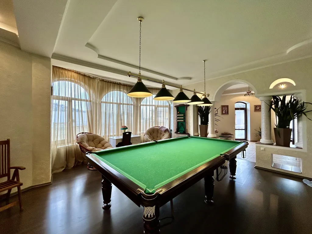 Вилла с бассейном и сауной в центре Ялты