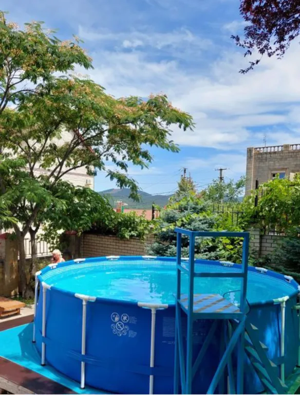 Комната с видом на море