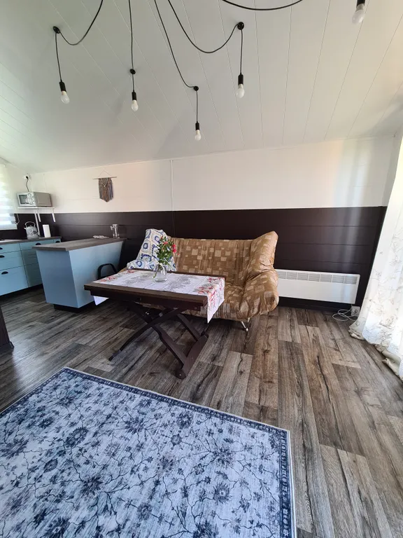 Домик у озера