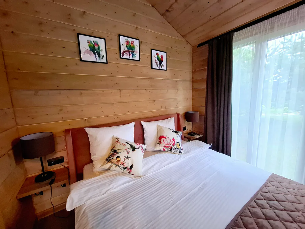 Коттедж в лесу у пруда