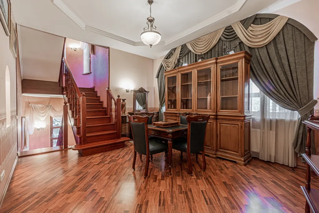 6-комнатный Дом