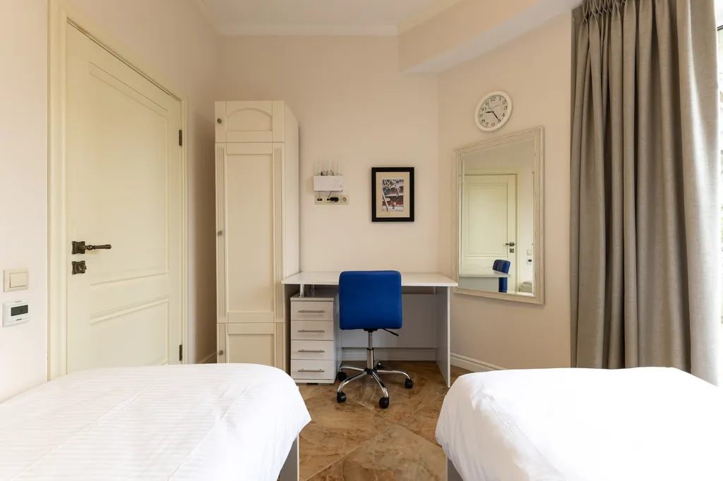 С двумя спальнями и террасой