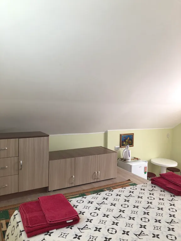 Квартира Квартира Уютный гостевой домик. Lemon с чистыми номерами, зелёным двориком. — Судак