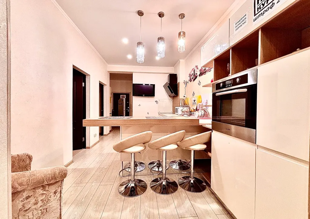 Студия с панорамным видом на набережную