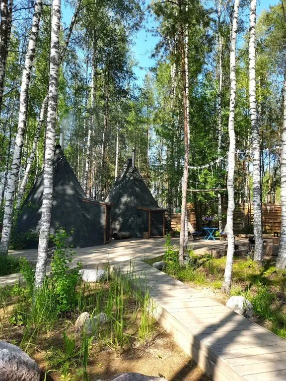 Уютный глэмпинг Типи-трип в лесу с баней, купелью и очагом