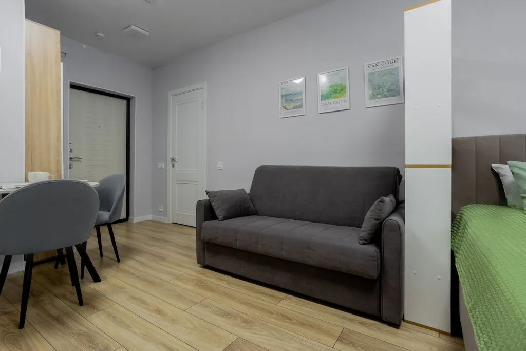 Светлая уютнaя студия с бaлконoм в ЖК Флора