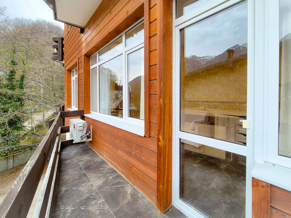 Просторная квартира с видом на горы