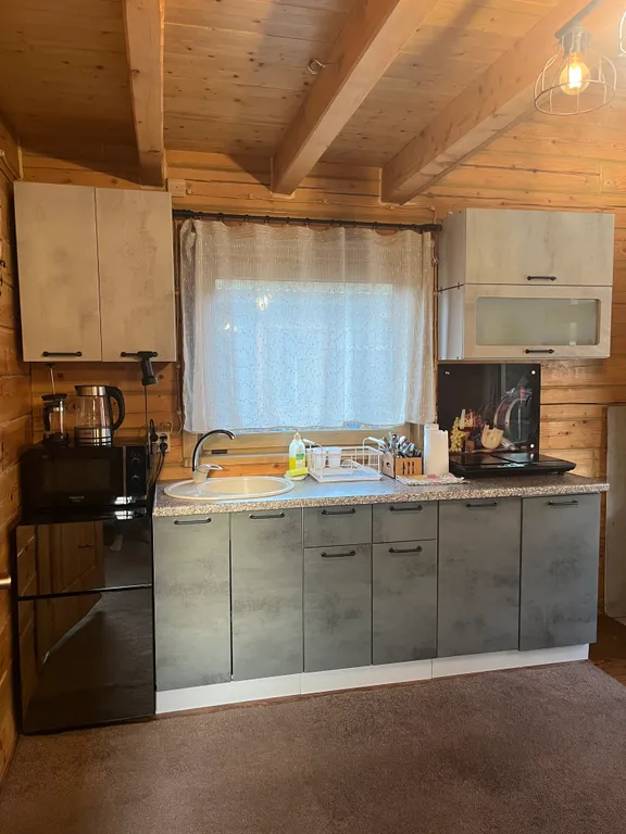 Дом лесника с видом на горы